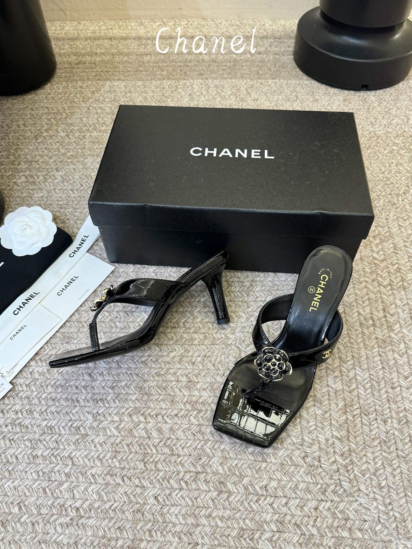 Chanel26SS新款凉拖 双C夹脚凉拖｜春夏穿搭神器经典双C元素+极简夹脚设计，高级感拉满，软底鞋面，上脚舒适不磨脚