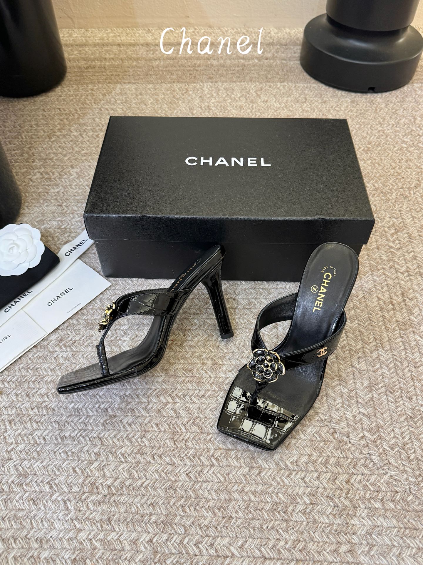 Chanel26SS新款凉拖 双C夹脚凉拖|春夏穿搭神器经典双C元素+极简夹脚设计,高级感拉满,软底鞋面,上脚舒适不磨脚 Chanel26SS新款凉拖 双C夹脚凉拖|春夏穿搭神器经典双C元素+极简夹脚设计,高级感拉满,软底鞋面,上脚舒适不磨脚