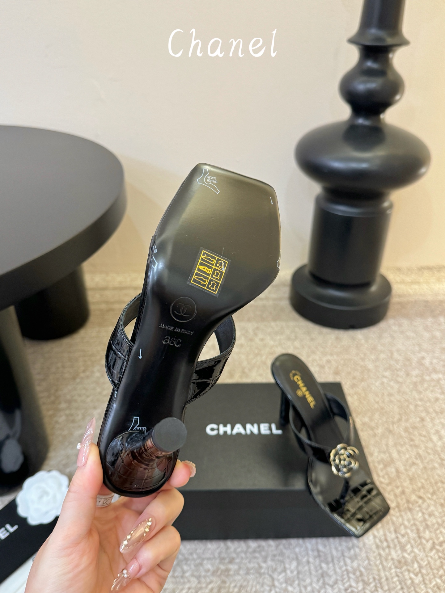 Chanel26SS新款凉拖 双C夹脚凉拖|春夏穿搭神器经典双C元素+极简夹脚设计,高级感拉满,软底鞋面,上脚舒适不磨脚 Chanel26SS新款凉拖 双C夹脚凉拖|春夏穿搭神器经典双C元素+极简夹脚设计,高级感拉满,软底鞋面,上脚舒适不磨脚