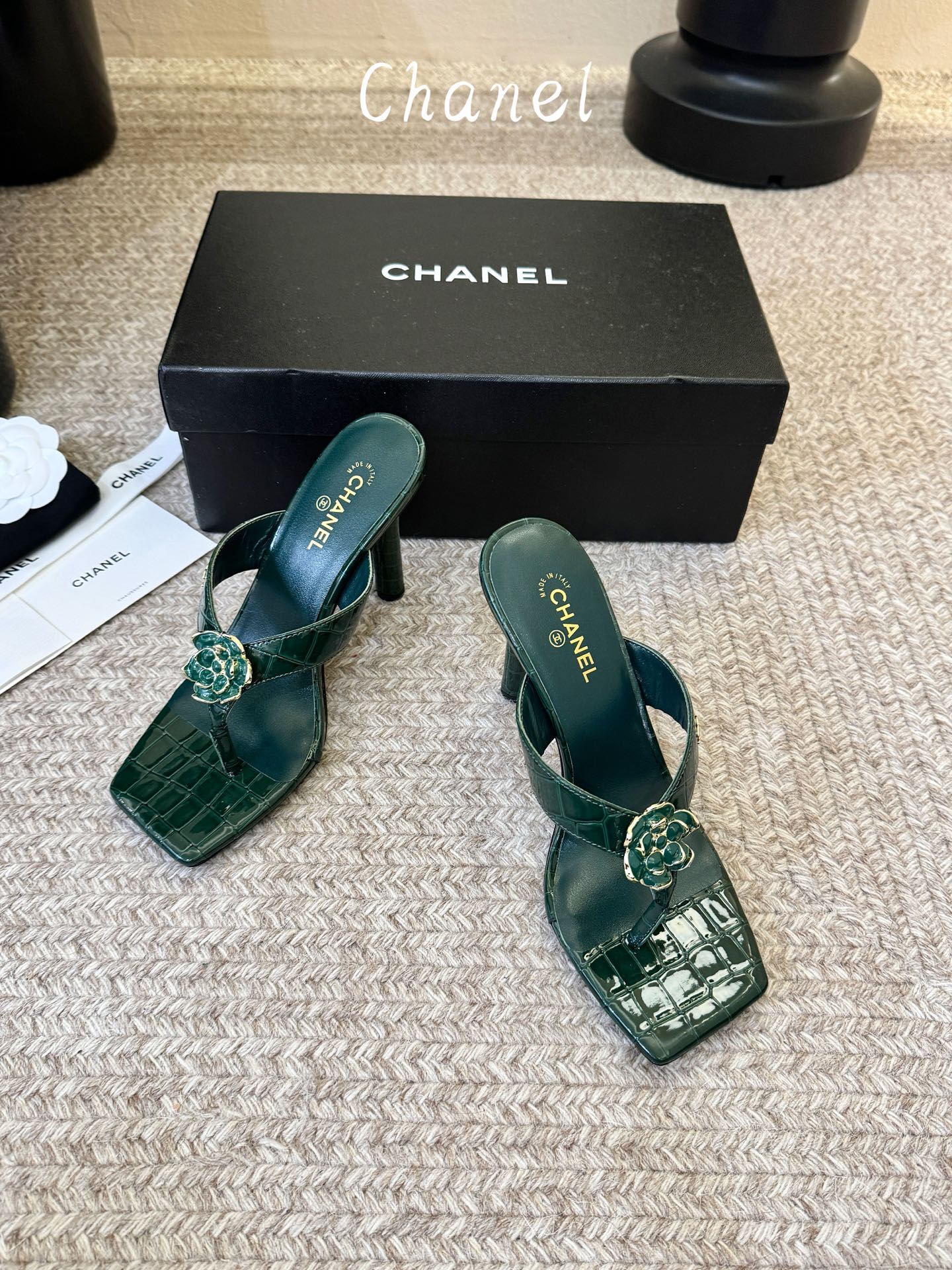 Chanel26SS新款凉拖 双C夹脚凉拖|春夏穿搭神器经典双C元素+极简夹脚设计,高级感拉满,软底鞋面,上脚舒适不磨脚 Chanel26SS新款凉拖 双C夹脚凉拖|春夏穿搭神器经典双C元素+极简夹脚设计,高级感拉满,软底鞋面,上脚舒适不磨脚