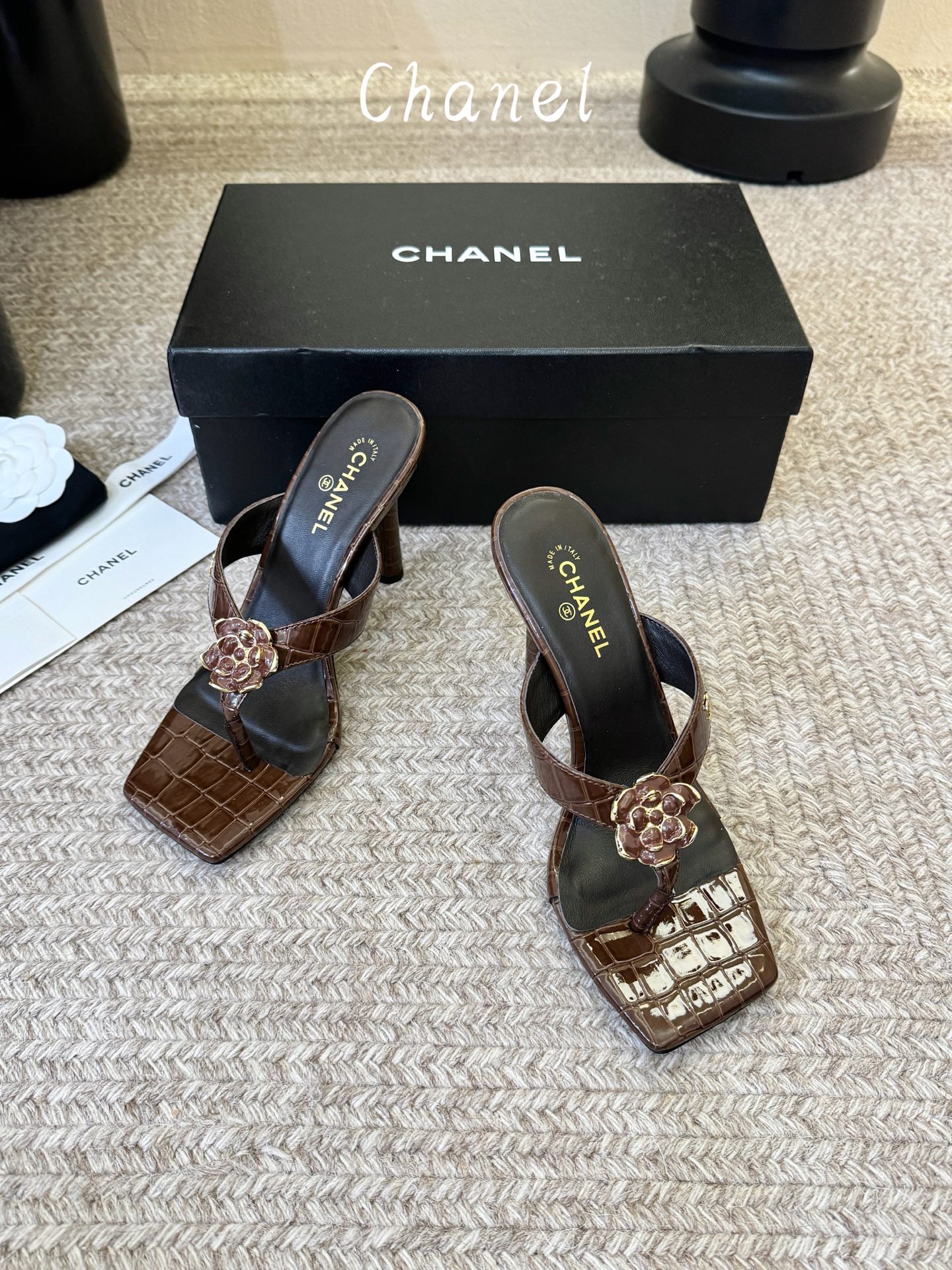 Chanel26SS新款凉拖 双C夹脚凉拖|春夏穿搭神器经典双C元素+极简夹脚设计,高级感拉满,软底鞋面,上脚舒适不磨脚 Chanel26SS新款凉拖 双C夹脚凉拖|春夏穿搭神器经典双C元素+极简夹脚设计,高级感拉满,软底鞋面,上脚舒适不磨脚