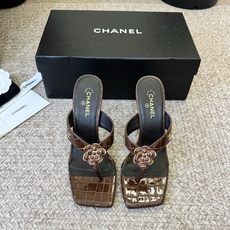 Chanel26SS新款凉拖 双C夹脚凉拖|春夏穿搭神器经典双C元素+极简夹脚设计,高级感拉满,软底鞋面,上脚舒适不磨脚 Chanel26SS新款凉拖 双C夹脚凉拖|春夏穿搭神器经典双C元素+极简夹脚设计,高级感拉满,软底鞋面,上脚舒适不磨脚