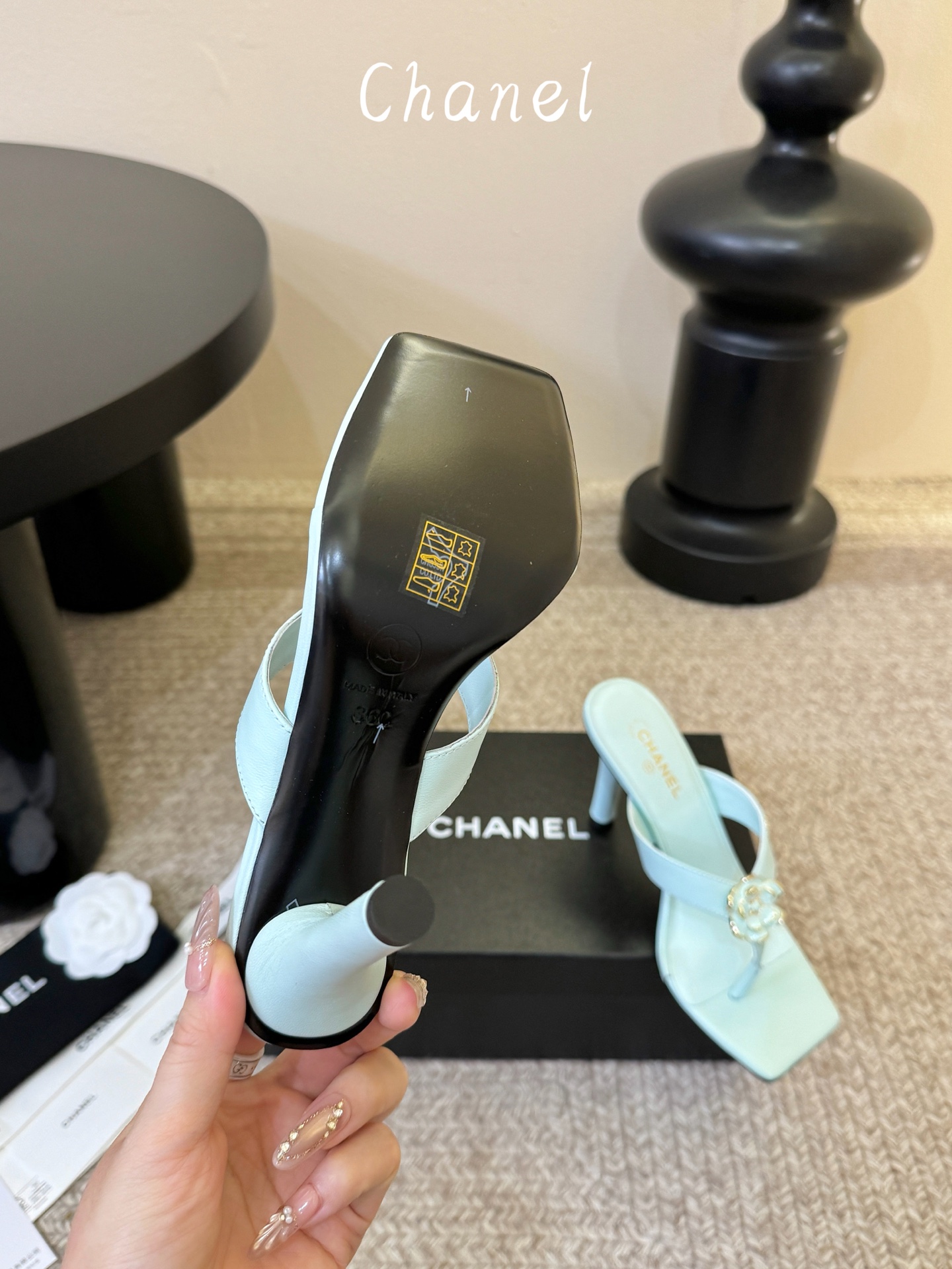 Chanel26SS新款凉拖 双C夹脚凉拖|春夏穿搭神器经典双C元素+极简夹脚设计,高级感拉满,软底鞋面,上脚舒适不磨脚 Chanel26SS新款凉拖 双C夹脚凉拖|春夏穿搭神器经典双C元素+极简夹脚设计,高级感拉满,软底鞋面,上脚舒适不磨脚