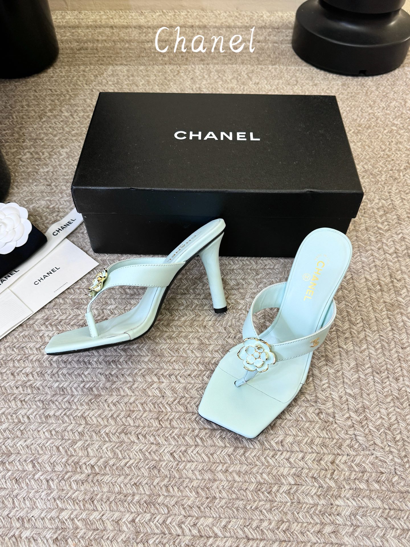 Chanel26SS新款凉拖 双C夹脚凉拖|春夏穿搭神器经典双C元素+极简夹脚设计,高级感拉满,软底鞋面,上脚舒适不磨脚 Chanel26SS新款凉拖 双C夹脚凉拖|春夏穿搭神器经典双C元素+极简夹脚设计,高级感拉满,软底鞋面,上脚舒适不磨脚