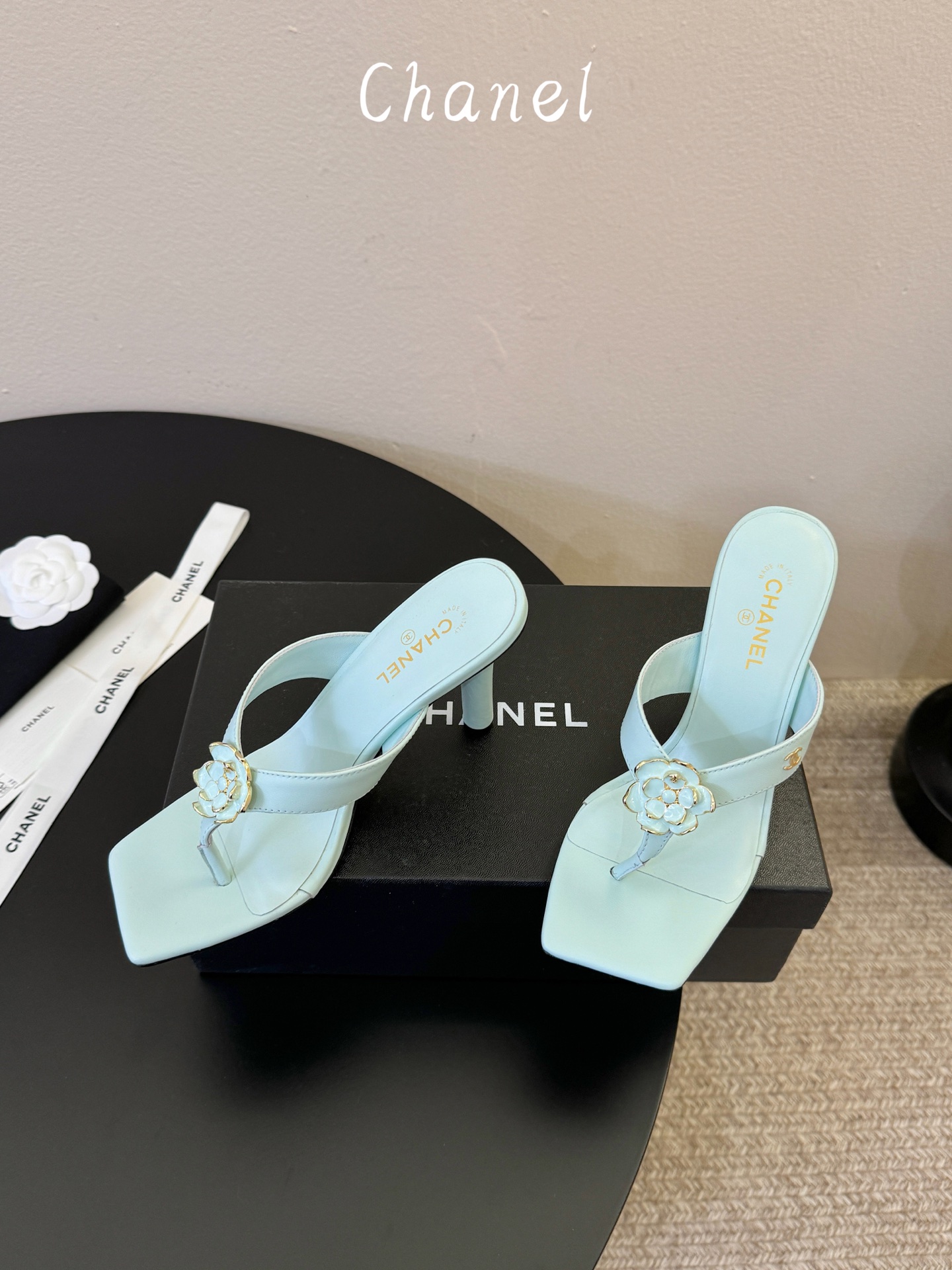 Chanel26SS新款凉拖 双C夹脚凉拖|春夏穿搭神器经典双C元素+极简夹脚设计,高级感拉满,软底鞋面,上脚舒适不磨脚 Chanel26SS新款凉拖 双C夹脚凉拖|春夏穿搭神器经典双C元素+极简夹脚设计,高级感拉满,软底鞋面,上脚舒适不磨脚