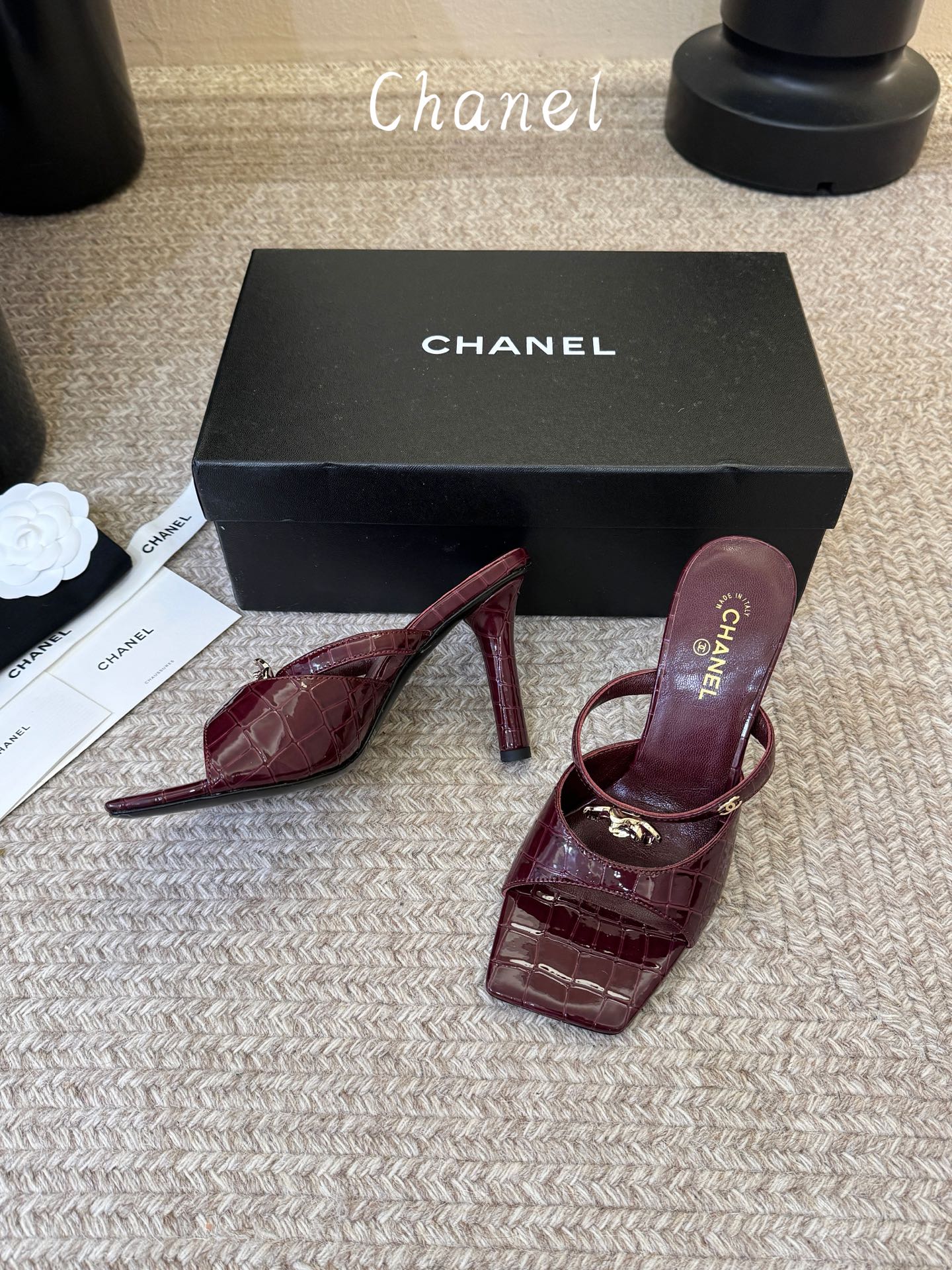 Chanel26SS新款凉拖 双C夹脚凉拖|春夏穿搭神器经典双C元素+极简夹脚设计,高级感拉满,软底鞋面,上脚舒适不磨脚 Chanel26SS新款凉拖 双C夹脚凉拖|春夏穿搭神器经典双C元素+极简夹脚设计,高级感拉满,软底鞋面,上脚舒适不磨脚