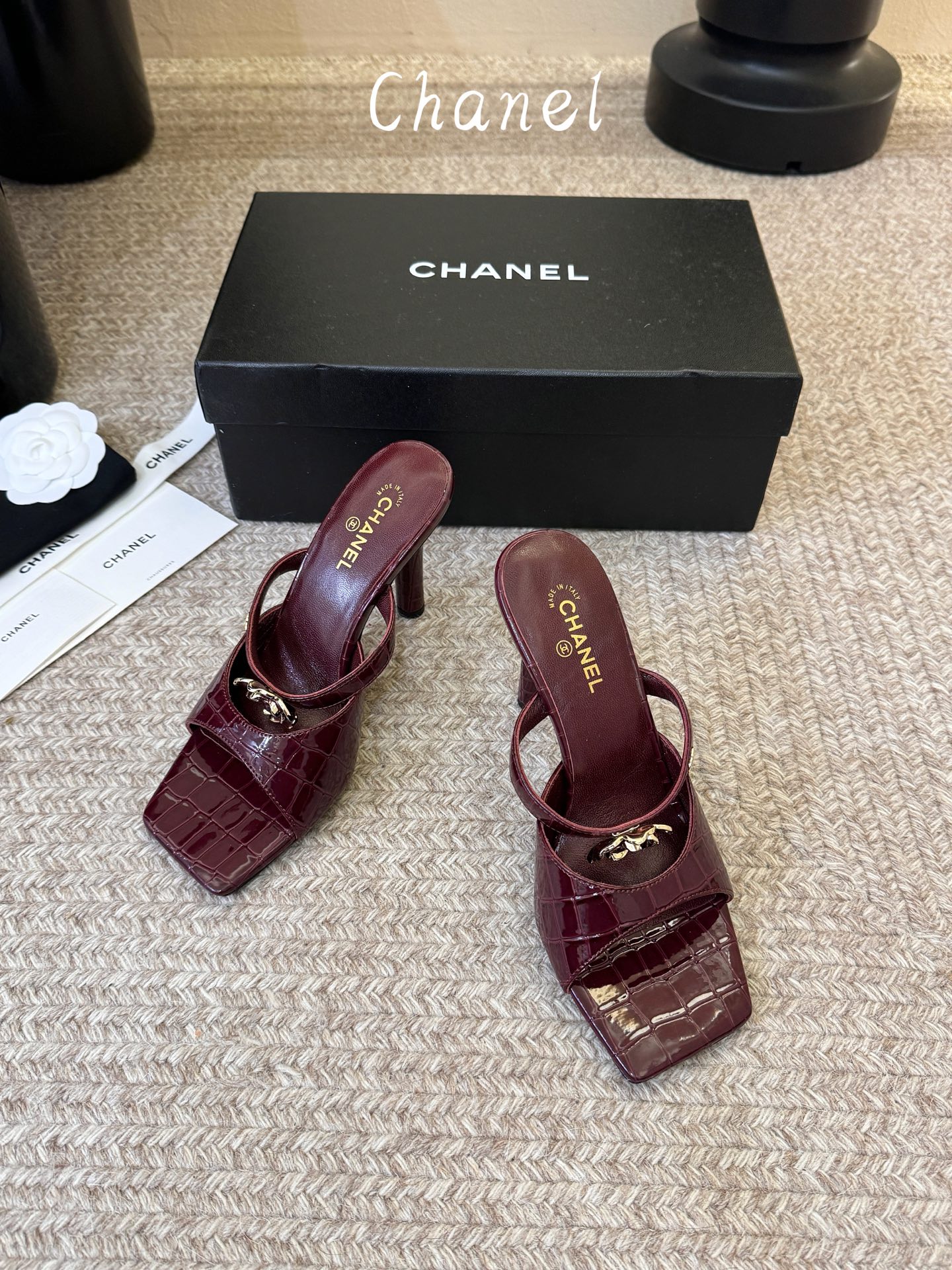 Chanel26SS新款凉拖 双C夹脚凉拖|春夏穿搭神器经典双C元素+极简夹脚设计,高级感拉满,软底鞋面,上脚舒适不磨脚 Chanel26SS新款凉拖 双C夹脚凉拖|春夏穿搭神器经典双C元素+极简夹脚设计,高级感拉满,软底鞋面,上脚舒适不磨脚