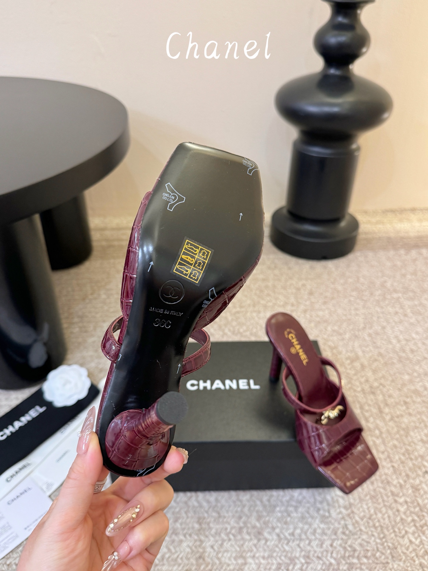 Chanel26SS新款凉拖 双C夹脚凉拖|春夏穿搭神器经典双C元素+极简夹脚设计,高级感拉满,软底鞋面,上脚舒适不磨脚 Chanel26SS新款凉拖 双C夹脚凉拖|春夏穿搭神器经典双C元素+极简夹脚设计,高级感拉满,软底鞋面,上脚舒适不磨脚