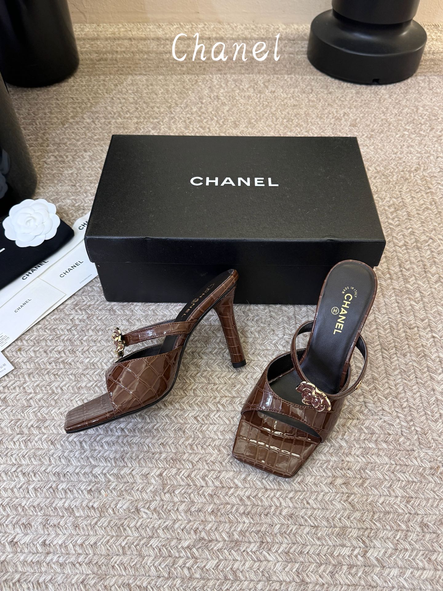 Chanel26SS新款凉拖 双C夹脚凉拖|春夏穿搭神器经典双C元素+极简夹脚设计,高级感拉满,软底鞋面,上脚舒适不磨脚 Chanel26SS新款凉拖 双C夹脚凉拖|春夏穿搭神器经典双C元素+极简夹脚设计,高级感拉满,软底鞋面,上脚舒适不磨脚