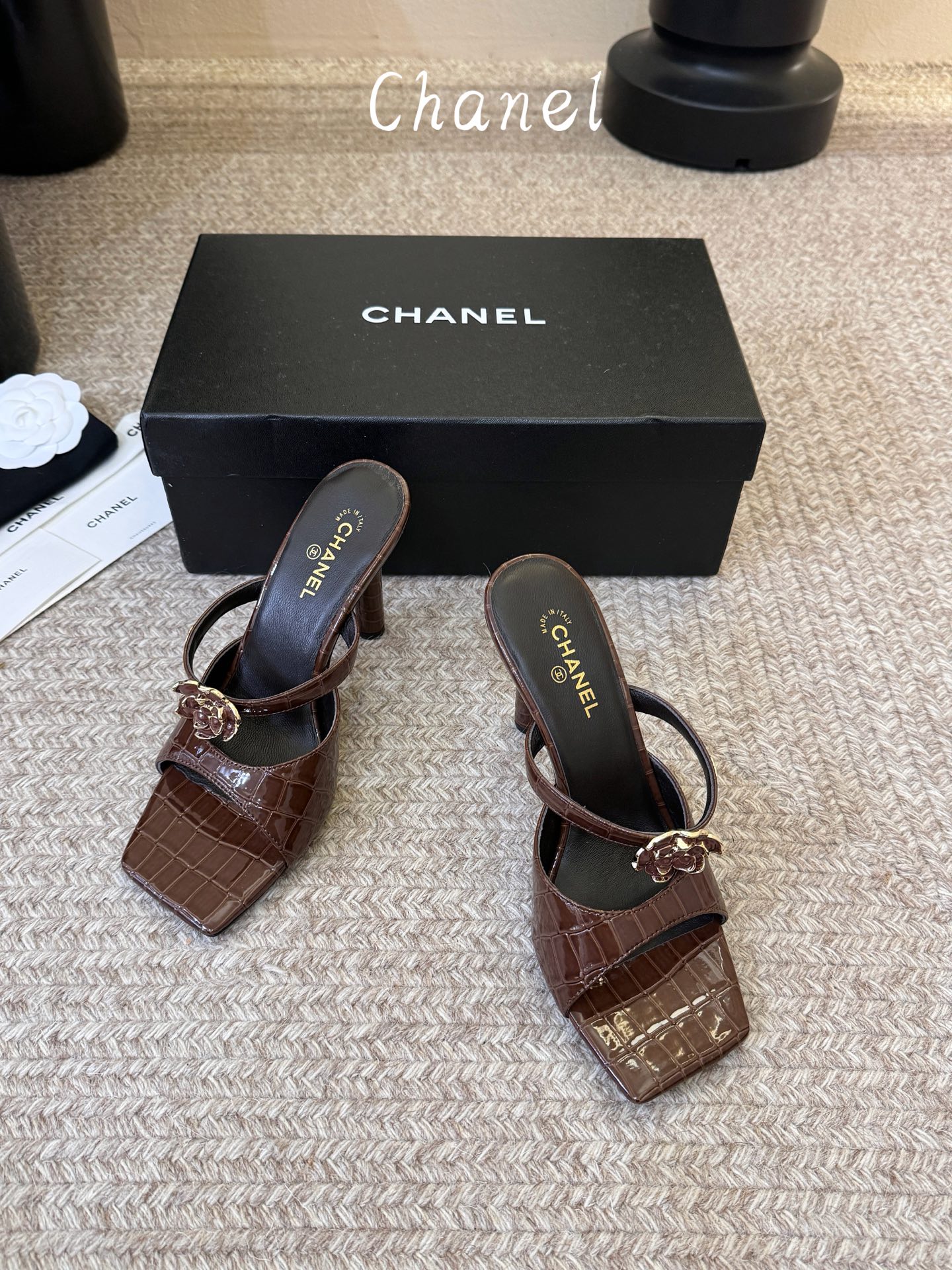 Chanel26SS新款凉拖 双C夹脚凉拖|春夏穿搭神器经典双C元素+极简夹脚设计,高级感拉满,软底鞋面,上脚舒适不磨脚 Chanel26SS新款凉拖 双C夹脚凉拖|春夏穿搭神器经典双C元素+极简夹脚设计,高级感拉满,软底鞋面,上脚舒适不磨脚