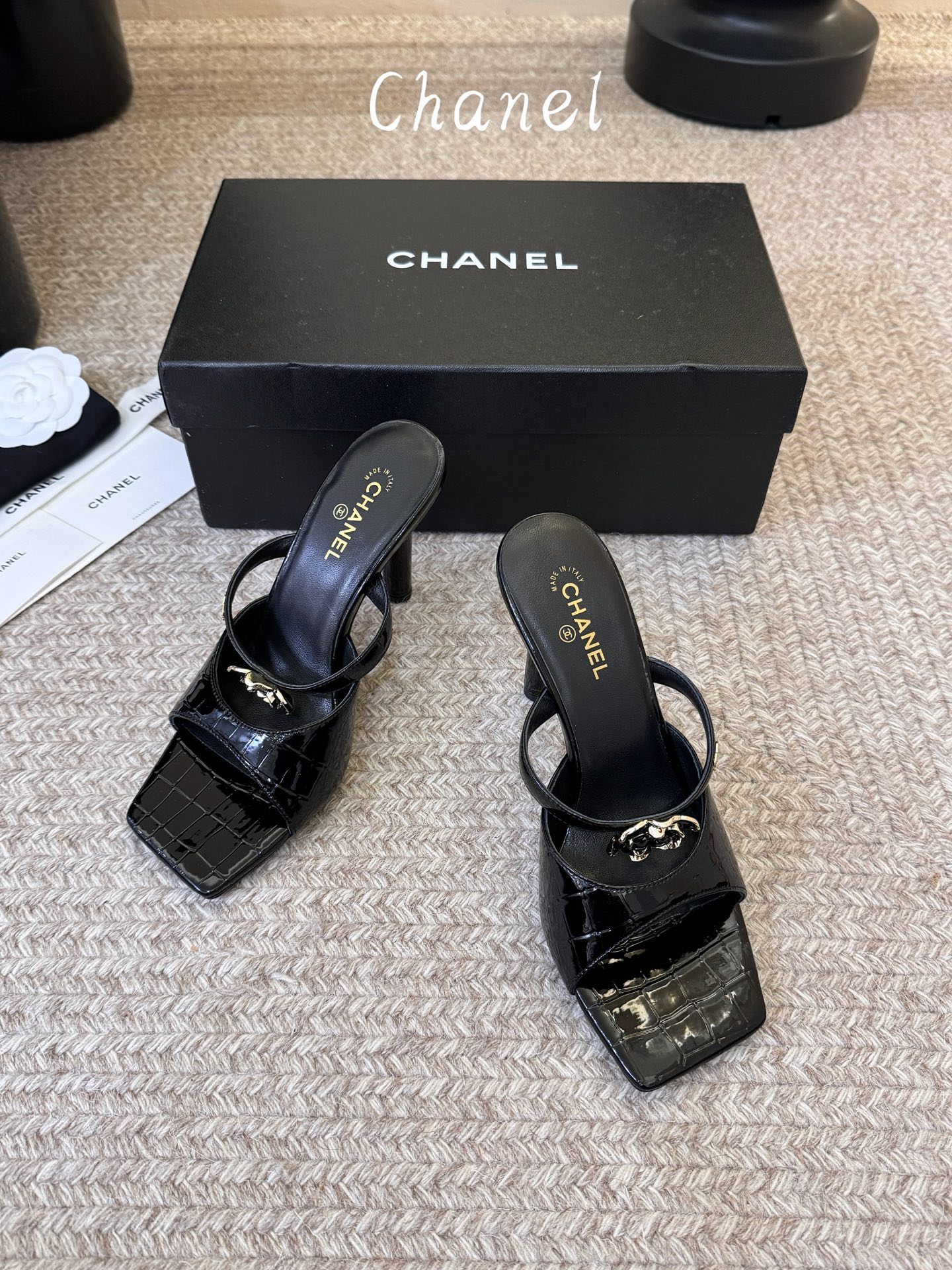 Chanel26SS新款凉拖 双C夹脚凉拖｜春夏穿搭神器经典双C元素+极简夹脚设计，高级感拉满，软底鞋面，上脚舒适不磨脚