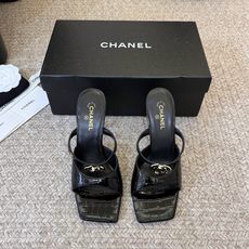 Chanel26SS新款凉拖 双C夹脚凉拖|春夏穿搭神器经典双C元素+极简夹脚设计,高级感拉满,软底鞋面,上脚舒适不磨脚 Chanel26SS新款凉拖 双C夹脚凉拖|春夏穿搭神器经典双C元素+极简夹脚设计,高级感拉满,软底鞋面,上脚舒适不磨脚
