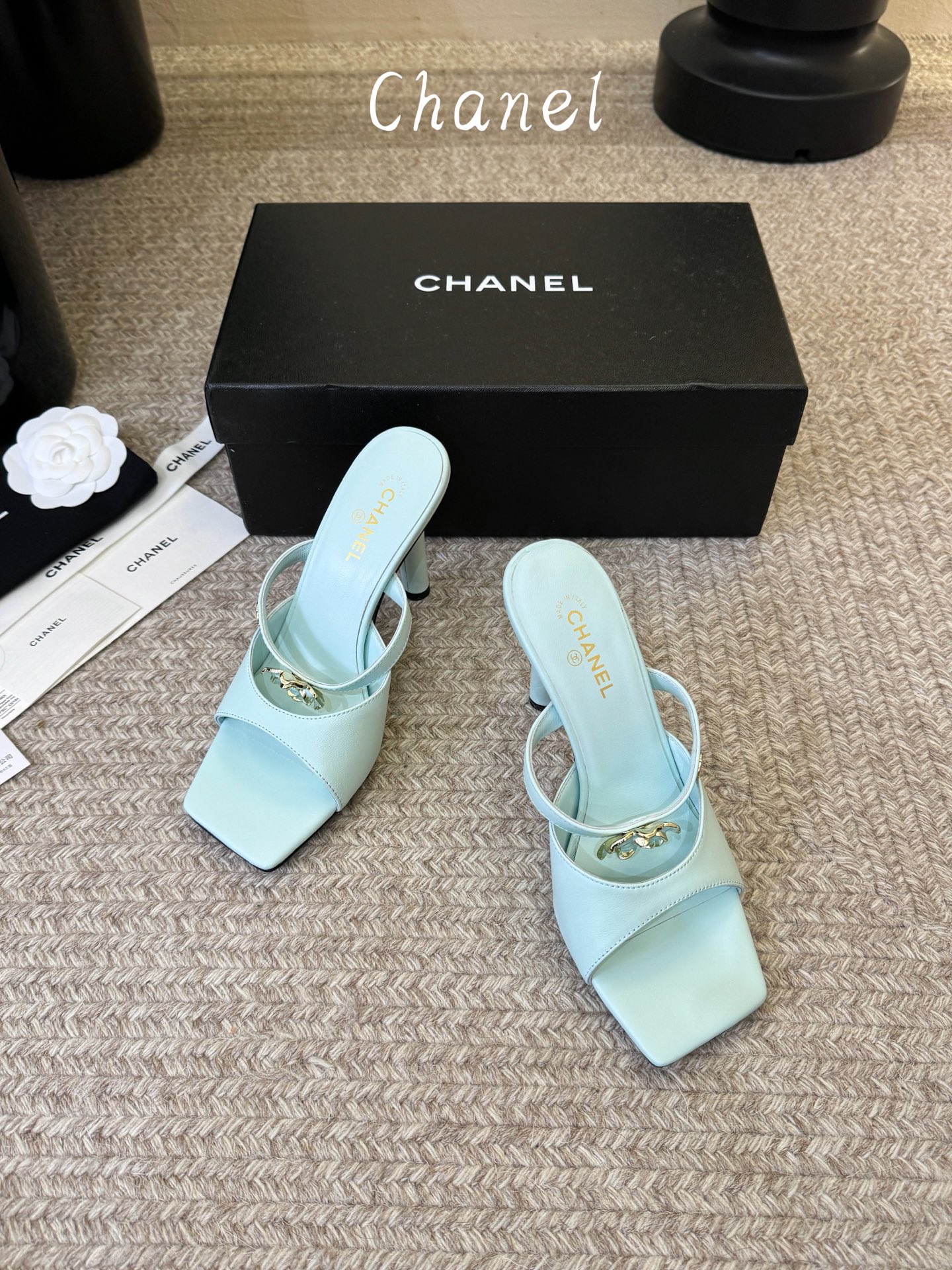 Chanel26SS新款凉拖 双C夹脚凉拖|春夏穿搭神器经典双C元素+极简夹脚设计,高级感拉满,软底鞋面,上脚舒适不磨脚 Chanel26SS新款凉拖 双C夹脚凉拖|春夏穿搭神器经典双C元素+极简夹脚设计,高级感拉满,软底鞋面,上脚舒适不磨脚