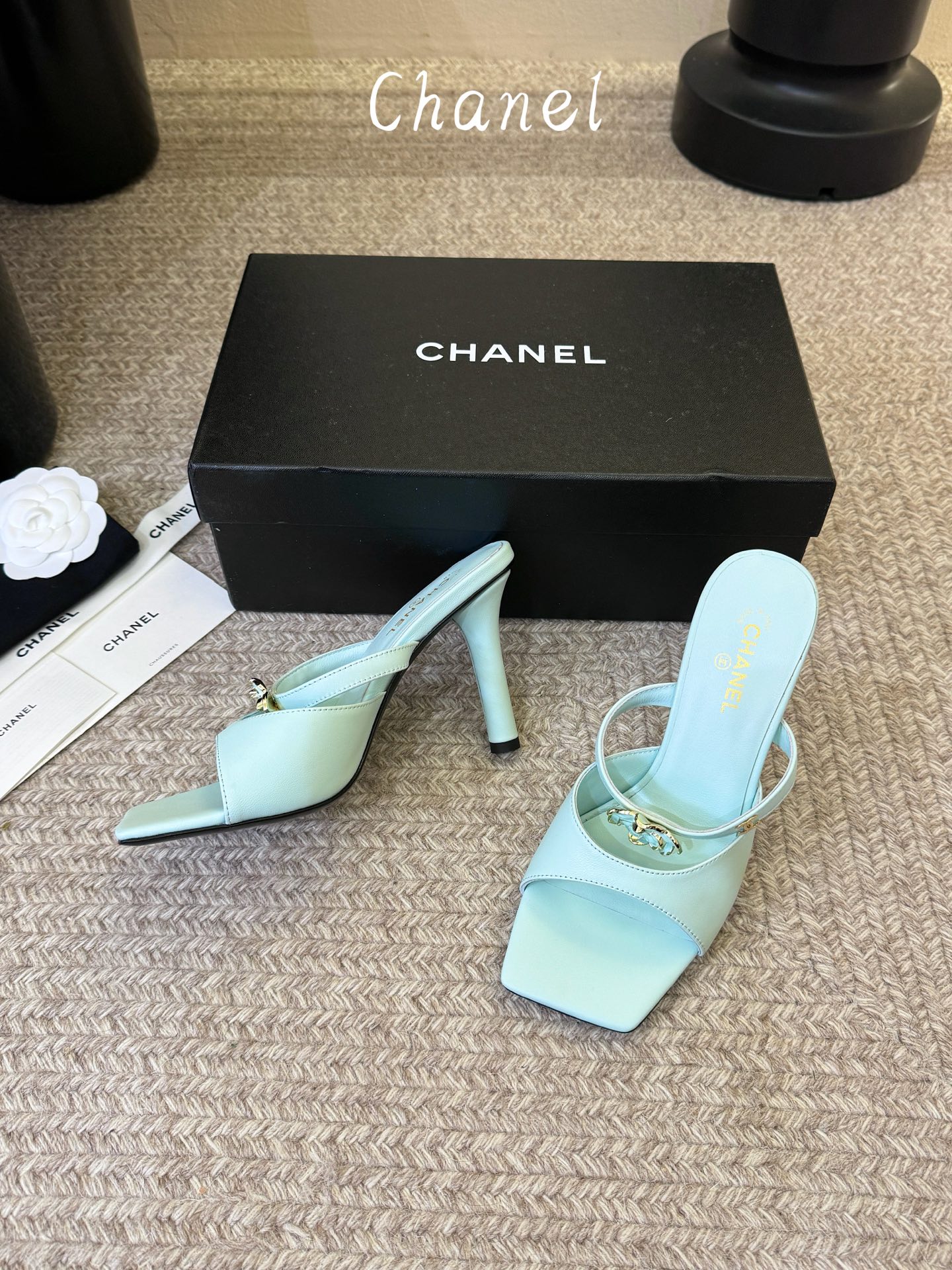 Chanel26SS新款凉拖 双C夹脚凉拖|春夏穿搭神器经典双C元素+极简夹脚设计,高级感拉满,软底鞋面,上脚舒适不磨脚 Chanel26SS新款凉拖 双C夹脚凉拖|春夏穿搭神器经典双C元素+极简夹脚设计,高级感拉满,软底鞋面,上脚舒适不磨脚