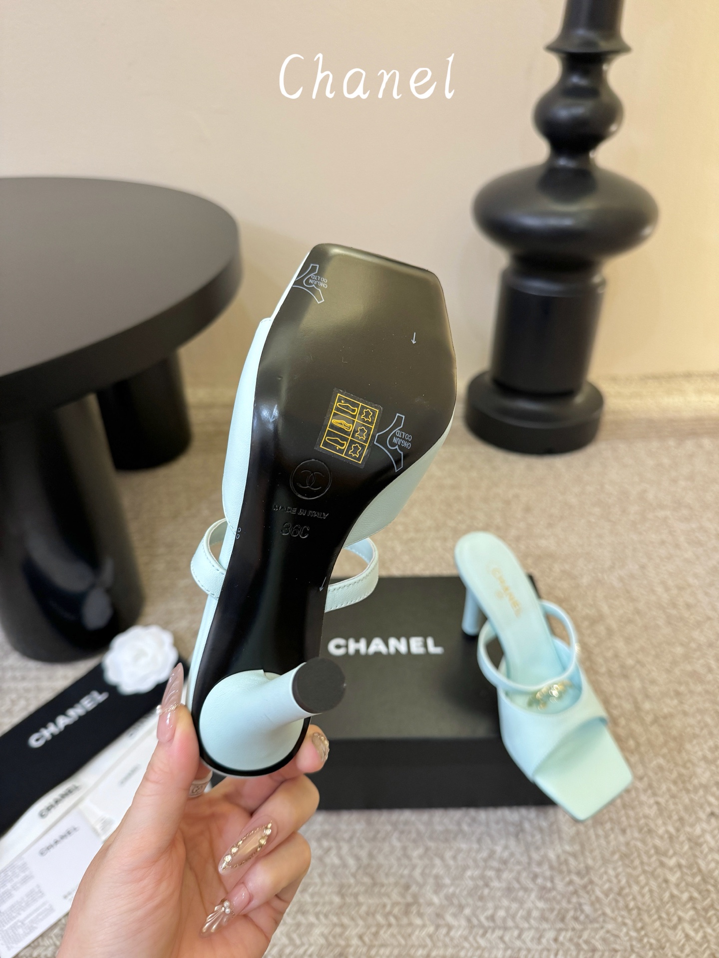 Chanel26SS新款凉拖 双C夹脚凉拖|春夏穿搭神器经典双C元素+极简夹脚设计,高级感拉满,软底鞋面,上脚舒适不磨脚 Chanel26SS新款凉拖 双C夹脚凉拖|春夏穿搭神器经典双C元素+极简夹脚设计,高级感拉满,软底鞋面,上脚舒适不磨脚