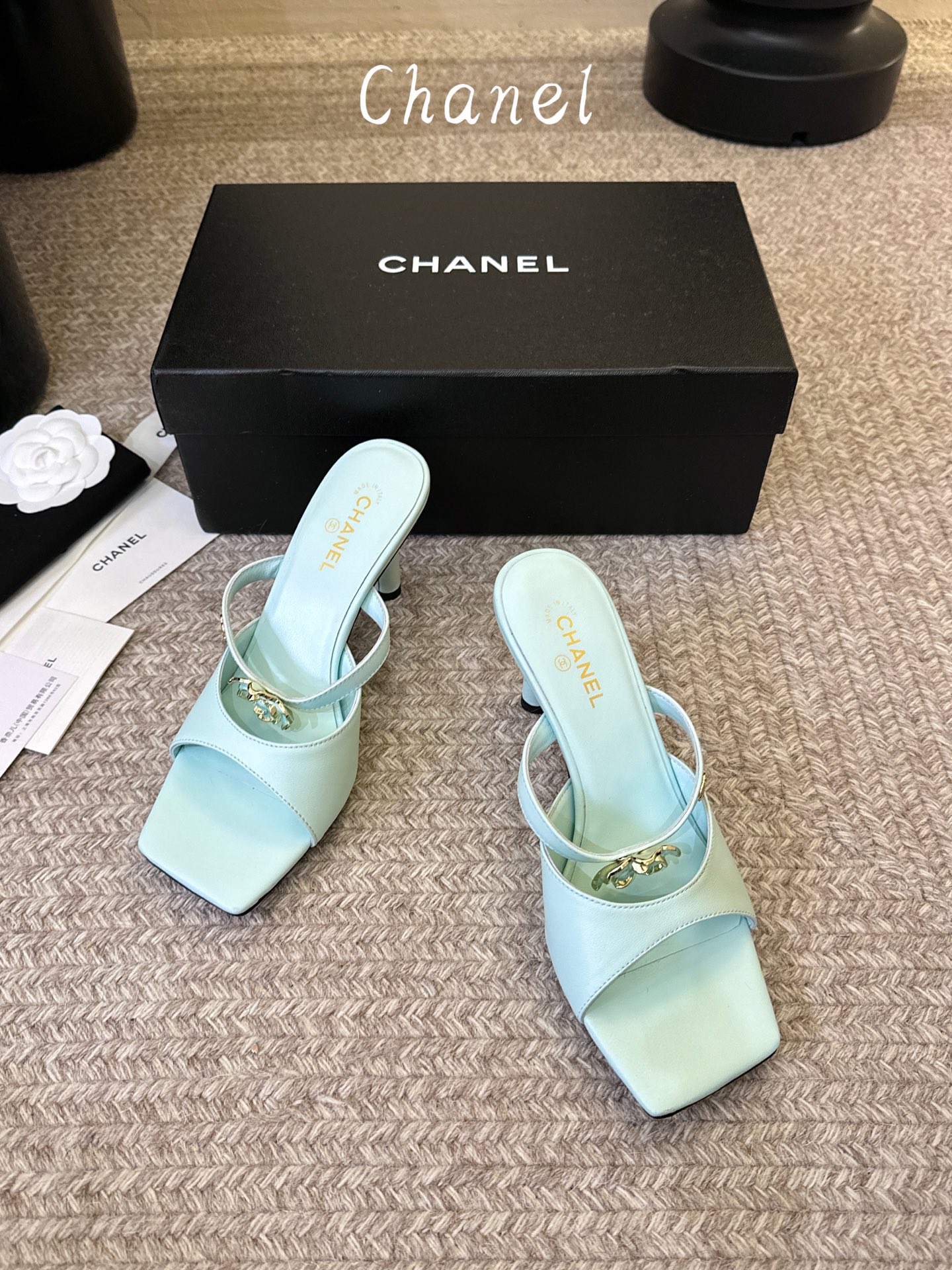 Chanel26SS新款凉拖 双C夹脚凉拖|春夏穿搭神器经典双C元素+极简夹脚设计,高级感拉满,软底鞋面,上脚舒适不磨脚 Chanel26SS新款凉拖 双C夹脚凉拖|春夏穿搭神器经典双C元素+极简夹脚设计,高级感拉满,软底鞋面,上脚舒适不磨脚