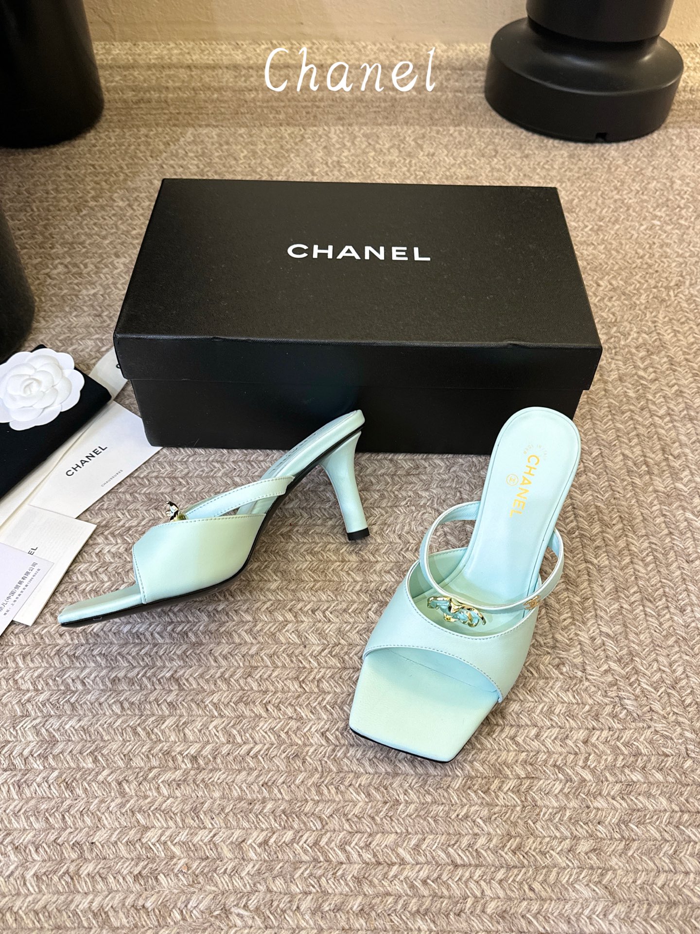 Chanel26SS新款凉拖 双C夹脚凉拖|春夏穿搭神器经典双C元素+极简夹脚设计,高级感拉满,软底鞋面,上脚舒适不磨脚 Chanel26SS新款凉拖 双C夹脚凉拖|春夏穿搭神器经典双C元素+极简夹脚设计,高级感拉满,软底鞋面,上脚舒适不磨脚