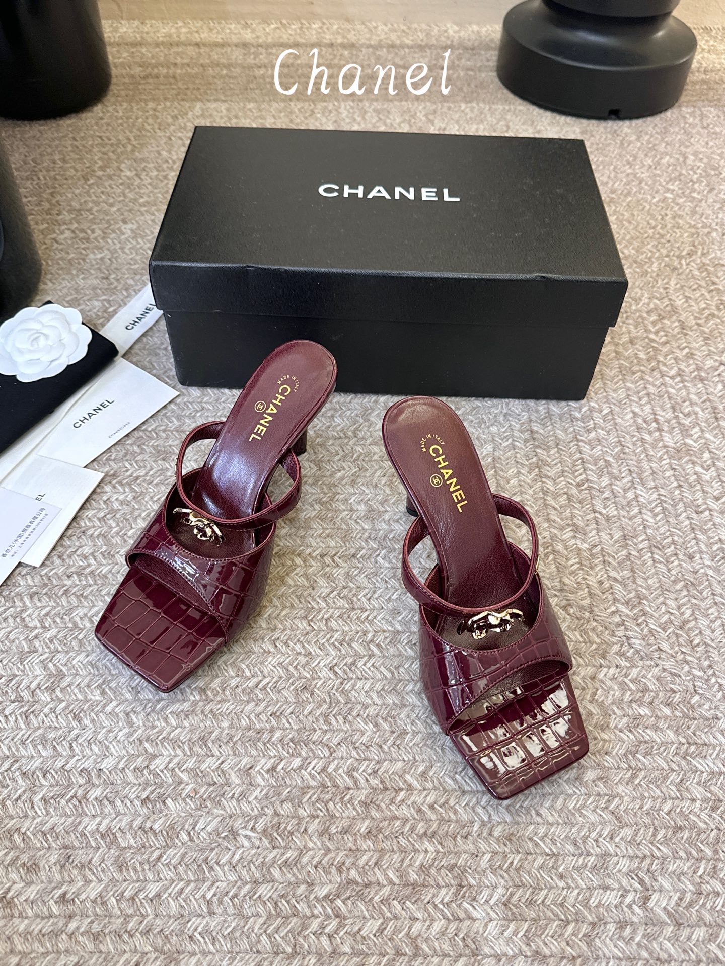 Chanel26SS新款凉拖 双C夹脚凉拖|春夏穿搭神器经典双C元素+极简夹脚设计,高级感拉满,软底鞋面,上脚舒适不磨脚 Chanel26SS新款凉拖 双C夹脚凉拖|春夏穿搭神器经典双C元素+极简夹脚设计,高级感拉满,软底鞋面,上脚舒适不磨脚