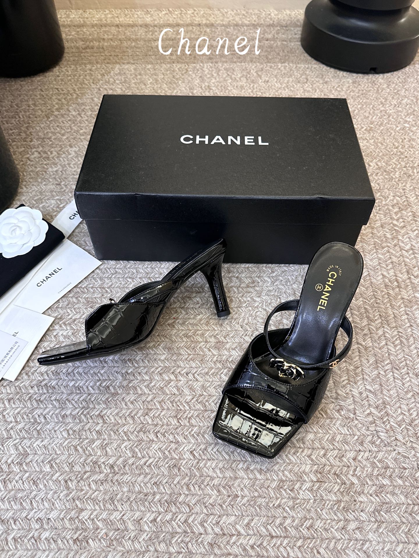 Chanel26SS新款凉拖 双C夹脚凉拖|春夏穿搭神器经典双C元素+极简夹脚设计,高级感拉满,软底鞋面,上脚舒适不磨脚 Chanel26SS新款凉拖 双C夹脚凉拖|春夏穿搭神器经典双C元素+极简夹脚设计,高级感拉满,软底鞋面,上脚舒适不磨脚