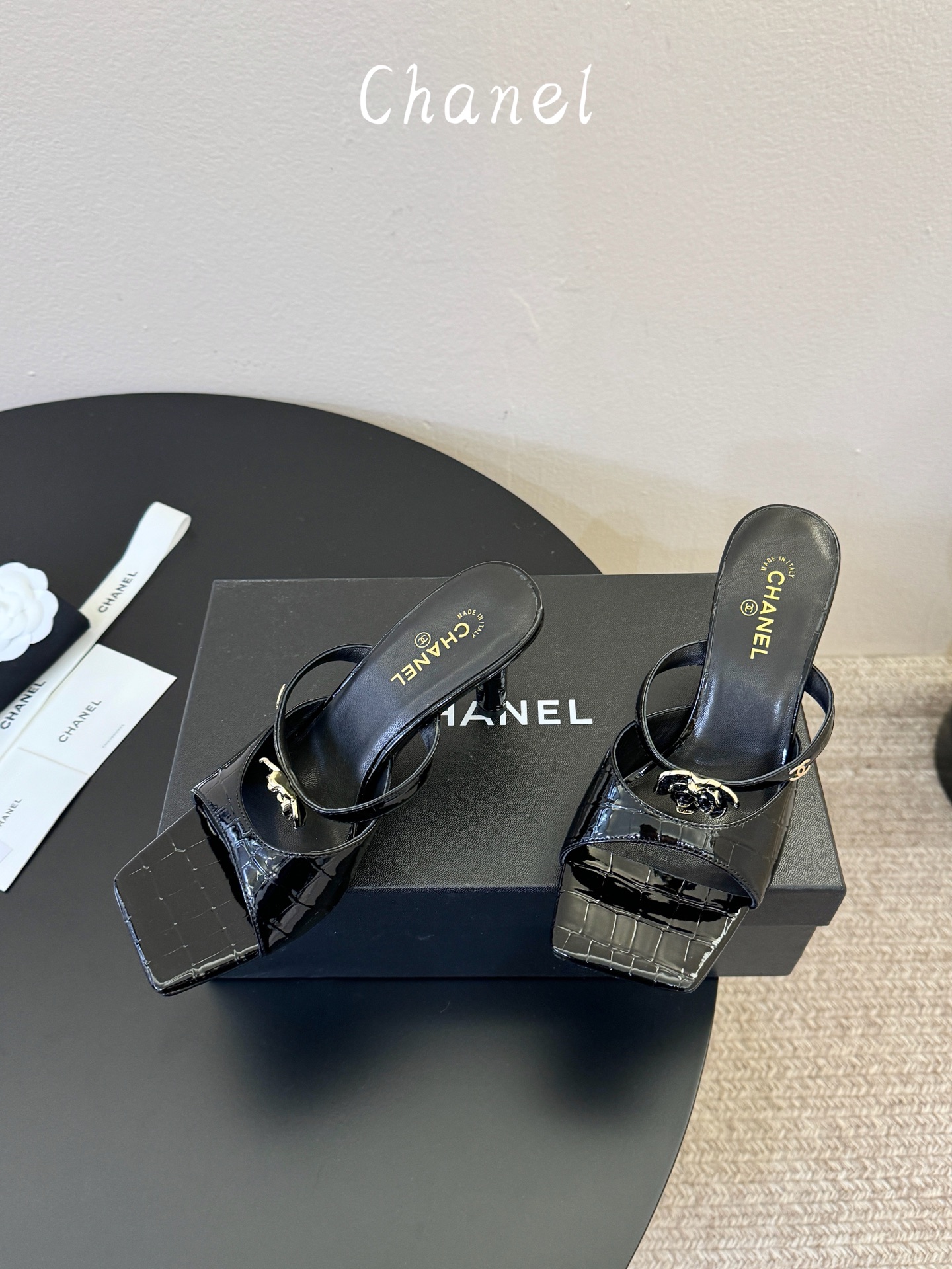 Chanel26SS新款凉拖 双C夹脚凉拖|春夏穿搭神器经典双C元素+极简夹脚设计,高级感拉满,软底鞋面,上脚舒适不磨脚 Chanel26SS新款凉拖 双C夹脚凉拖|春夏穿搭神器经典双C元素+极简夹脚设计,高级感拉满,软底鞋面,上脚舒适不磨脚