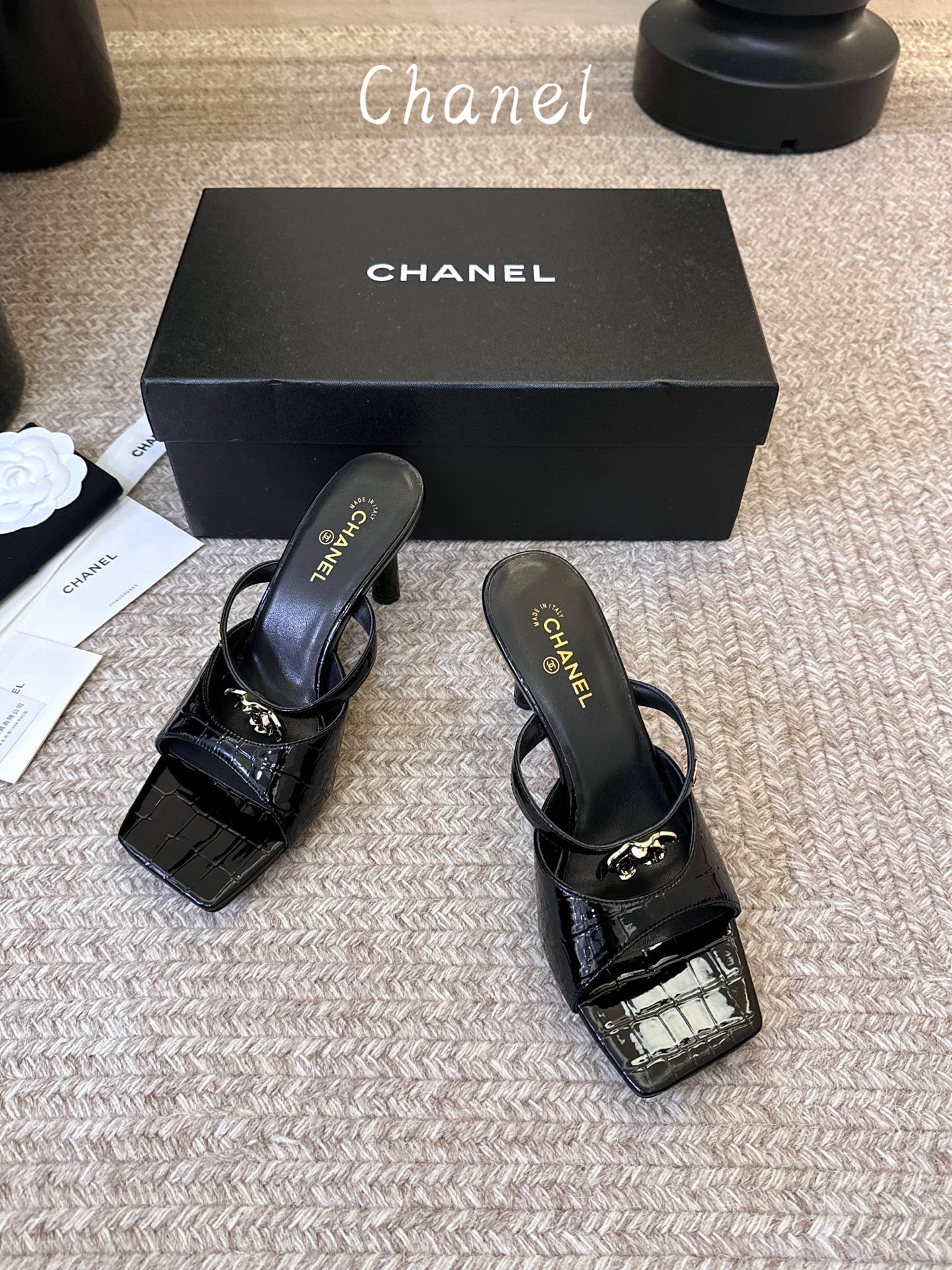 Chanel26SS新款凉拖 双C夹脚凉拖|春夏穿搭神器经典双C元素+极简夹脚设计,高级感拉满,软底鞋面,上脚舒适不磨脚 Chanel26SS新款凉拖 双C夹脚凉拖|春夏穿搭神器经典双C元素+极简夹脚设计,高级感拉满,软底鞋面,上脚舒适不磨脚