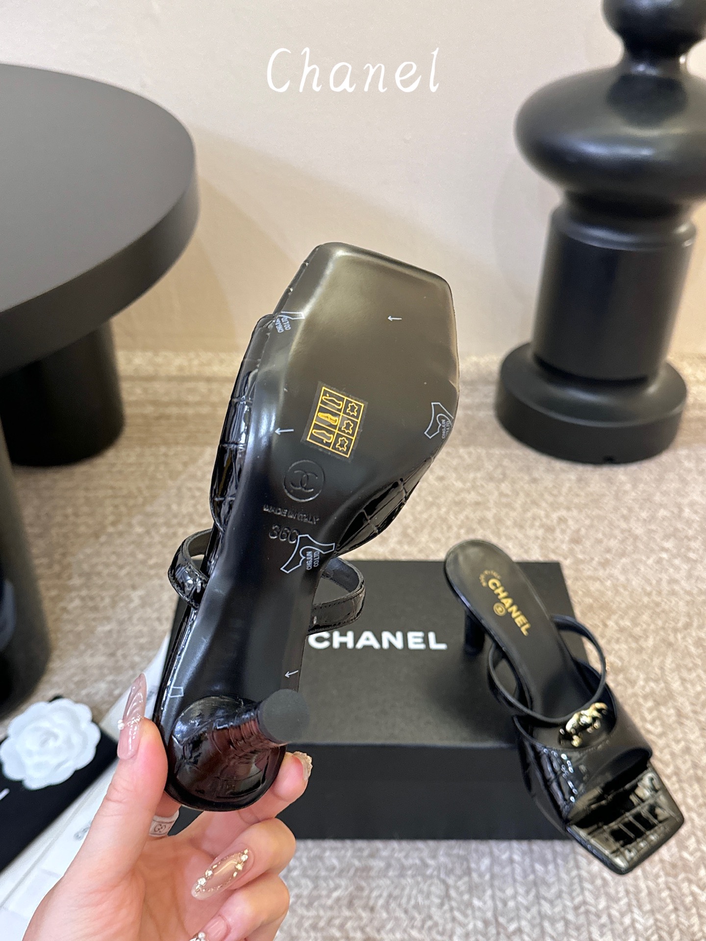 Chanel26SS新款凉拖 双C夹脚凉拖|春夏穿搭神器经典双C元素+极简夹脚设计,高级感拉满,软底鞋面,上脚舒适不磨脚 Chanel26SS新款凉拖 双C夹脚凉拖|春夏穿搭神器经典双C元素+极简夹脚设计,高级感拉满,软底鞋面,上脚舒适不磨脚