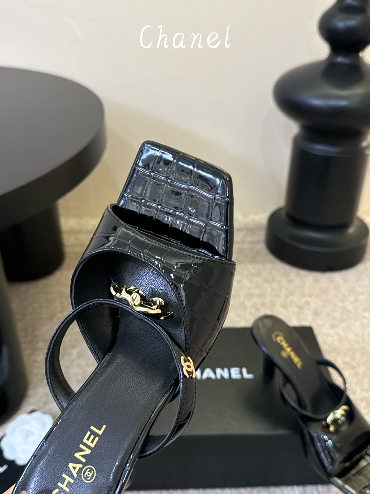 Chanel26SS新款凉拖 双C夹脚凉拖|春夏穿搭神器经典双C元素+极简夹脚设计,高级感拉满,软底鞋面,上脚舒适不磨脚 Chanel26SS新款凉拖 双C夹脚凉拖|春夏穿搭神器经典双C元素+极简夹脚设计,高级感拉满,软底鞋面,上脚舒适不磨脚