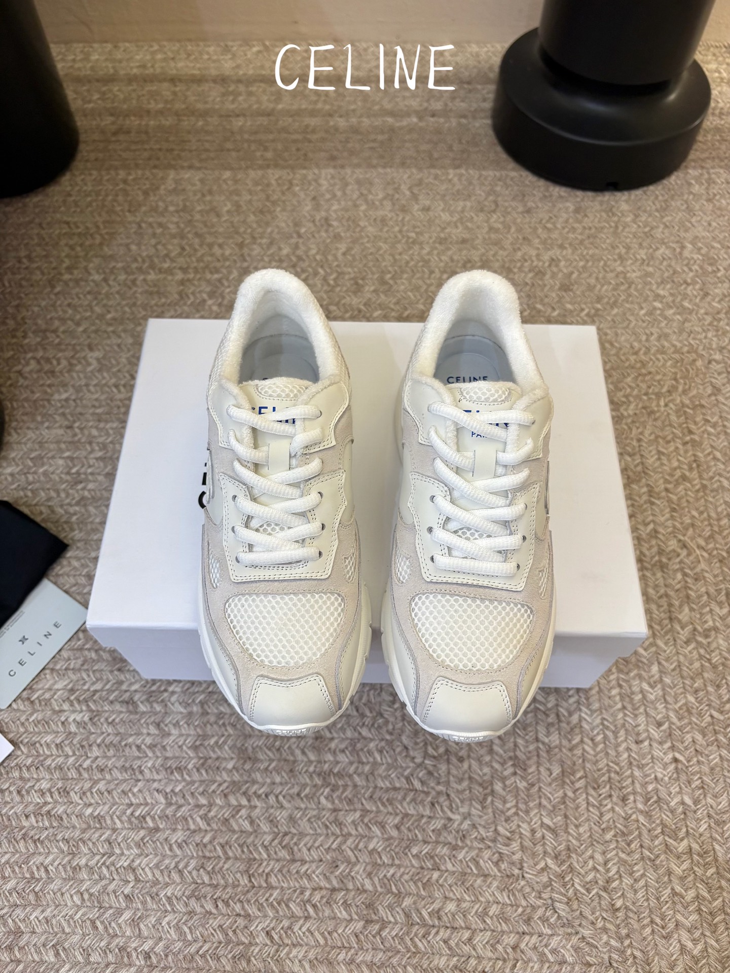 NO:921918,Celin*26ss new summer retro casual dad shoes have a cool and minimalist retro texture, soft tones, clean and durable, smooth and neat shoe lines, and a low-key and high-end atmosphere. The overall style is low-key and durable and easy to wear. It is a classic casual shoe that can be worn repeatedly and will not go out of style. It is very suitable for daily shopping, short trips or commuting, and can easily create a relaxed feeling. Upper cowhide/cow suede/mesh cloth lining  Outsole TPU outsole size 35-40 (customized size 40 is non-refundable) Heel height 3cm, casual shoes/sports shoes, celine, sneakers, cowhide19860909Celin*26ss夏季新款复古休闲老爹鞋 自带清冷极简的复古质感,柔和的色调干净耐看,鞋型线条流畅利落,低调高级的氛围感直接拉满. 整体风格低调耐看且不挑穿搭,是能够反复穿搭、不容易过时的经典休闲鞋款.不管是日常逛街、短途出行还是通勤代步都十分合适,轻松打造松弛感穿搭. 鞋面牛皮/牛反绒/网布 内里布里 大底TPU大底 size35-40码（40码定制不退换） 跟高3cm,休闲鞋/运动鞋,celine,sneakers,cowhide,Women's Shoes