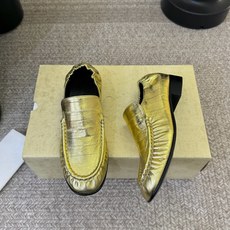 The row 经典中性复古摩登乐福鞋单鞋牛反绒系列!法式极简风格!高级慵懒风。整体设计简约秀气又舒适,穿着方便不掉脚不 The row 经典中性复古摩登乐福鞋单鞋牛反绒系列!法式极简风格!高级慵懒风。整体设计简约秀气又舒适,穿着方便不掉脚不