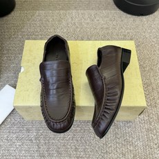The row 经典中性复古摩登乐福鞋单鞋牛反绒系列!法式极简风格!高级慵懒风。整体设计简约秀气又舒适,穿着方便不掉脚不 The row 经典中性复古摩登乐福鞋单鞋牛反绒系列!法式极简风格!高级慵懒风。整体设计简约秀气又舒适,穿着方便不掉脚不