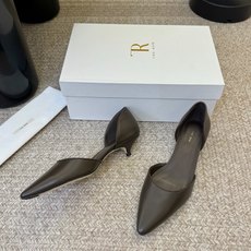 The Ro*新款极简风猫跟小方头中空凉鞋单鞋! 据说这是本年度最美丽的玛丽珍凉鞋,法式优雅气质在线、高级又时髦,可盐可 The Ro*新款极简风猫跟小方头中空凉鞋单鞋! 据说这是本年度最美丽的玛丽珍凉鞋,法式优雅气质在线、高级又时髦,可盐可