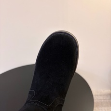 新Prad* 普拉达 26 秋冬新款 厚底马丁靴 时尚厚底休闲短靴 ,独到味道,人人都爱也轻松驾驭 每年都会爆.还有就 新Prad* 普拉达 26 秋冬新款 厚底马丁靴 时尚厚底休闲短靴 ,独到味道,人人都爱也轻松驾驭 每年都会爆.还有就