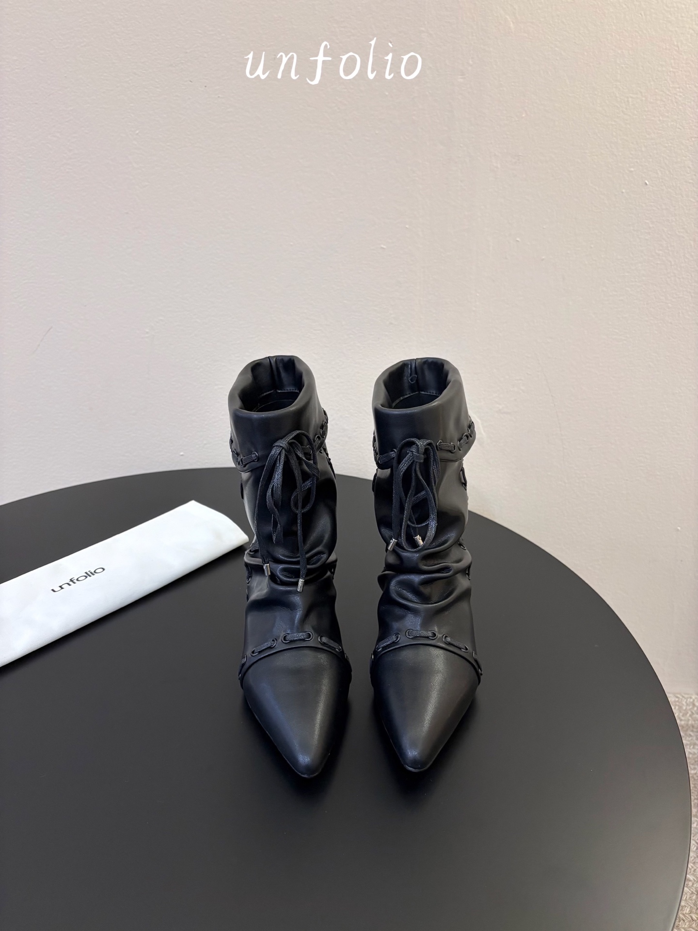 NO:926742,The unfolio early autumn versatile boots are the best pair of boots I bought this year. You can immediately see your slimness when you put them on. I can't help myself with boots with this kind of good-looking foot shape. The wrinkles on the ankles become more and more fashionable. The fashionable small heels are highly friendly. Walking thousands of steps is not a pressure. They can be paired with culottes, suits and shirts. I can't praise you enough, just buy it with your eyes closed. It can last for ten thousand years.  The upper is made of high-mercerized cow suede imported sheepskin, the lining is stretchy Lycra, the interior height is increased by 3cm, the original molded rubber sole, size 35-40, boots, boots, skirts, shirts, sheepskin, chamois leather19860909unfolio早秋百搭堆堆靴 是我今年买的最好的一双靴子,穿上立马可见的瘦,对这种脚型好看的靴子无法自拔~ 脚踝的褶皱越看越时髦,时髦小跟,高度友好,行走万步不是压力,搭配裙裤西 装衬衫万物皆可搭.表扬不完了,闭眼买就对了.可以穿一万年 鞋面高丝光牛麂皮进口羊皮,内里弹力莱卡,内增高3cm,原版一致开模橡胶底,尺码35-40,靴子,boots,skirts,shirts,sheepskin,chamois leather,Women's Shoes