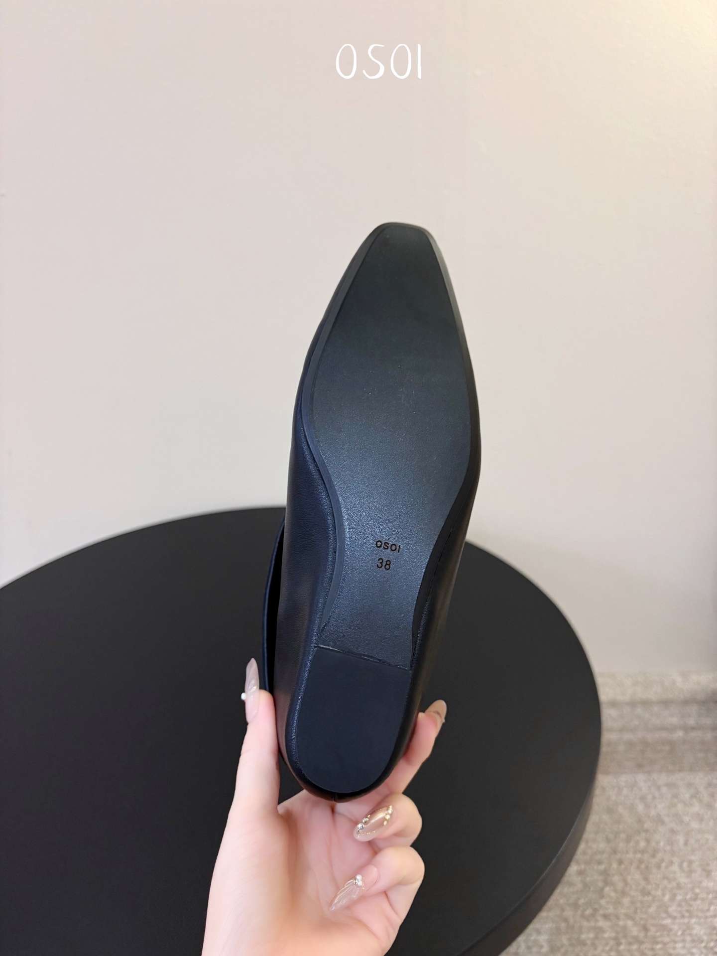 韩国时装小众品牌，OSOI秋冬内增高CUFF BOOTS短靴 ，穿上就是小鸟腿 ，超显瘦，随你演绎。想折就折，想展就展。