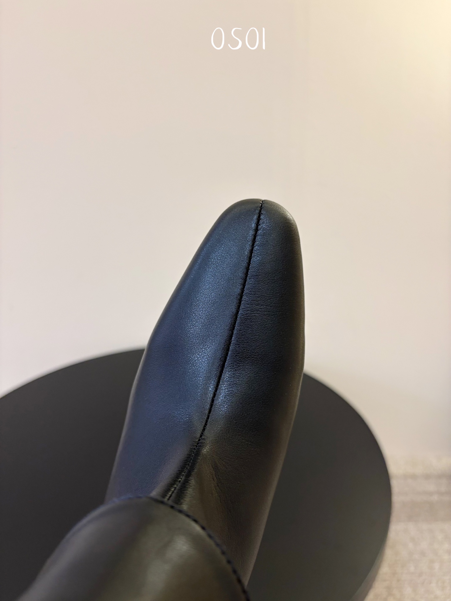韩国时装小众品牌，OSOI秋冬内增高CUFF BOOTS短靴 ，穿上就是小鸟腿 ，超显瘦，随你演绎。想折就折，想展就展。