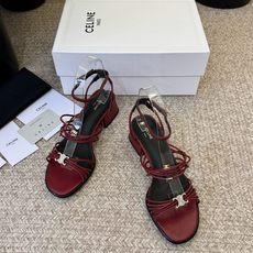 Celine春夏凯旋门时装鞋 柔美的露脚设计,脚踝绑带。 上脚真的超级显瘦超级美 C家特定的精致凯旋门logo 好看到爆 Celine春夏凯旋门时装鞋 柔美的露脚设计,脚踝绑带。 上脚真的超级显瘦超级美 C家特定的精致凯旋门logo 好看到爆