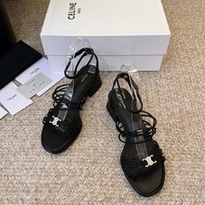 Celine春夏凯旋门时装鞋 柔美的露脚设计,脚踝绑带。 上脚真的超级显瘦超级美 C家特定的精致凯旋门logo 好看到爆 Celine春夏凯旋门时装鞋 柔美的露脚设计,脚踝绑带。 上脚真的超级显瘦超级美 C家特定的精致凯旋门logo 好看到爆