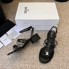 Celine春夏凯旋门时装鞋 柔美的露脚设计,脚踝绑带。 上脚真的超级显瘦超级美 C家特定的精致凯旋门logo 好看到爆 Celine春夏凯旋门时装鞋 柔美的露脚设计,脚踝绑带。 上脚真的超级显瘦超级美 C家特定的精致凯旋门logo 好看到爆