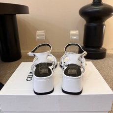 Celine春夏凯旋门时装鞋 柔美的露脚设计,脚踝绑带。 上脚真的超级显瘦超级美 C家特定的精致凯旋门logo 好看到爆 Celine春夏凯旋门时装鞋 柔美的露脚设计,脚踝绑带。 上脚真的超级显瘦超级美 C家特定的精致凯旋门logo 好看到爆