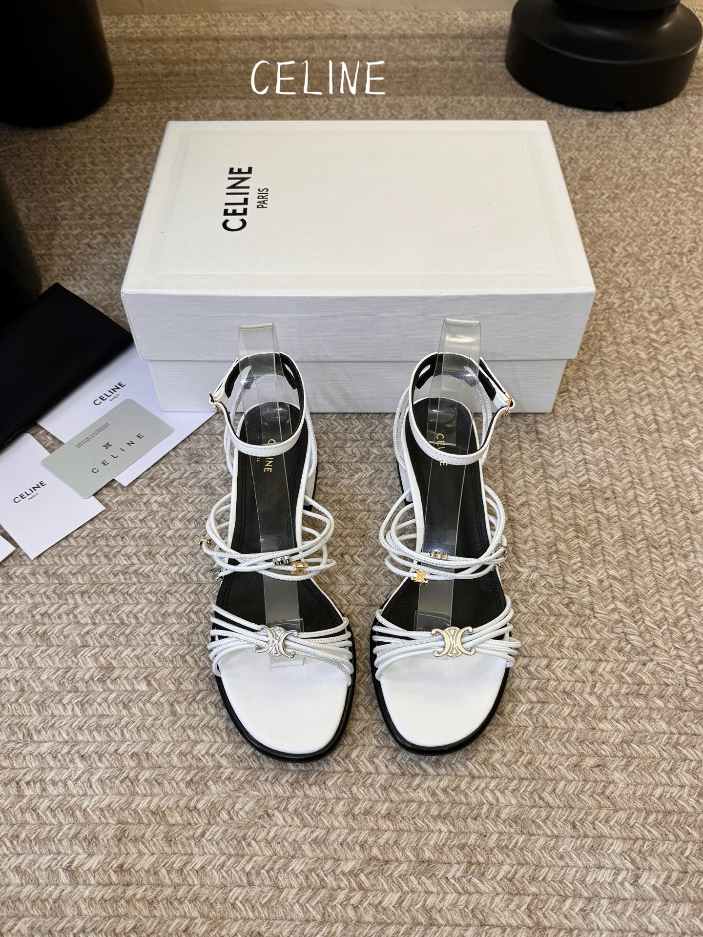 NO:930139,Celine spring and summer Arc de Triomphe fashion shoes, soft open-foot design, ankle straps. The upper foot is really super slim and beautiful. The exquisite Arc de Triomphe logo specific to the C family is so beautiful. The upper is original sheepskin. The lining/foot pad is made of top-grade mixed sheepskin. Italian genuine cowhide sole. Size 35-40, sandals, celine, chanel, sandals, cowhide, sheepskin.19860909Celine春夏凯旋门时装鞋 柔美的露脚设计,脚踝绑带. 上脚真的超级显瘦超级美 C家特定的精致凯旋门logo 好看到爆 鞋面原版羊皮 内里/垫脚采用顶级混种羊皮 意大利真牛皮鞋底 码数 35-40,凉鞋,celine,chanel,sandals,cowhide,sheepskin,Women's Shoes