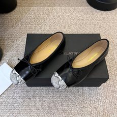 DYMONLATRY 芭蕾舞 小众不撞款 方头小脑 奇奇怪怪又非常时尚感 中间蝴蝶结设计 复古又很显高级 低调却极具辨识 DYMONLATRY 芭蕾舞 小众不撞款 方头小脑 奇奇怪怪又非常时尚感 中间蝴蝶结设计 复古又很显高级 低调却极具辨识