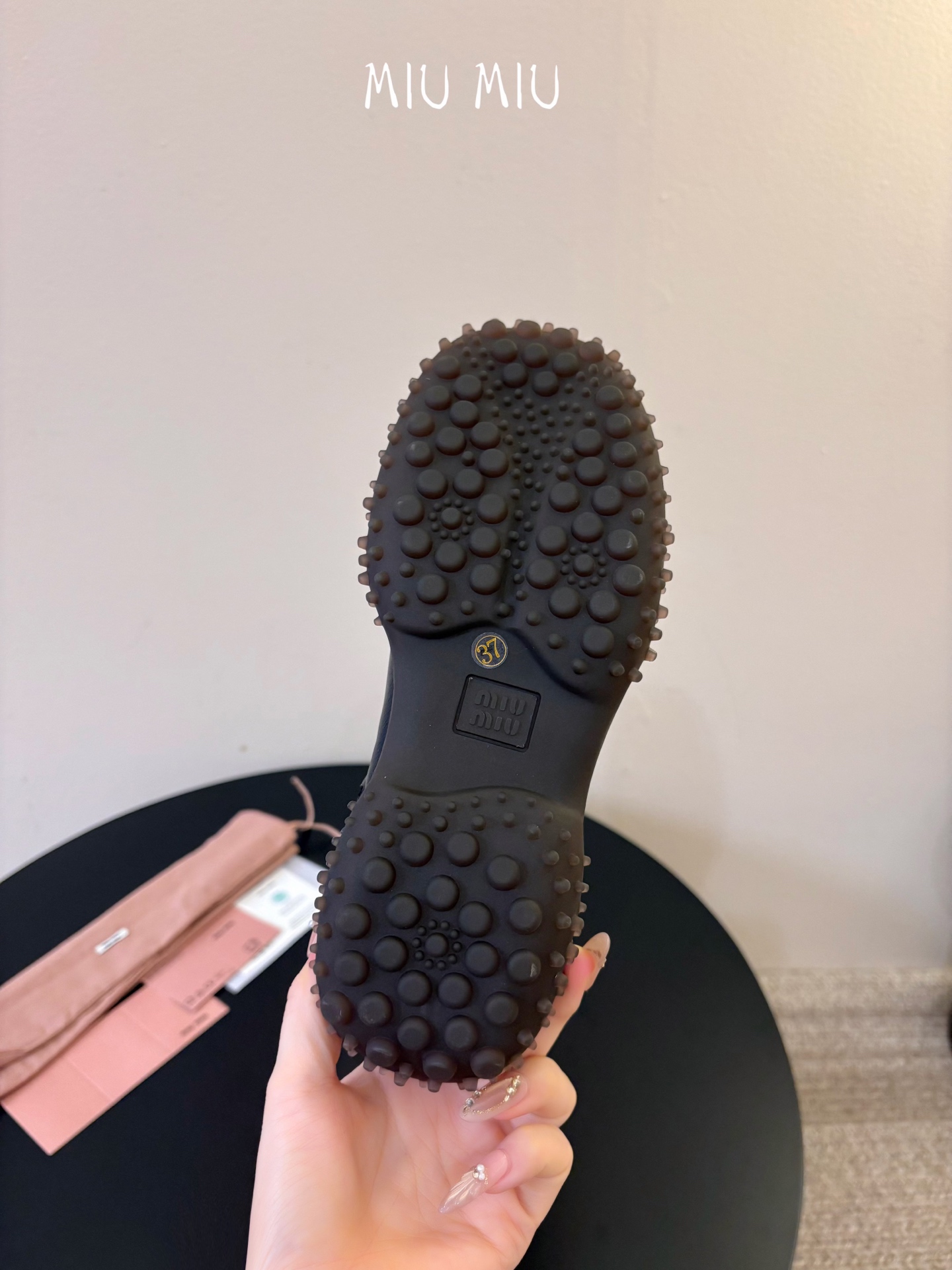 顶级 欢迎对比 MiuMiu缪缪 秋冬最新走秀款长靴 弹力靴 秋冬秀款出镜率最高的单品 miu家订货会一鞋难求 超多明星 顶级 欢迎对比 MiuMiu缪缪 秋冬最新走秀款长靴 弹力靴 秋冬秀款出镜率最高的单品 miu家订货会一鞋难求 超多明星