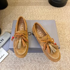 Hoga*26ss夏季新款彩穗流苏乐福鞋 自带松弛复古英伦氛围感的四季乐福豆豆鞋,圆润船型鞋头,鞋身搭配皮绳系带、撞色流 Hoga*26ss夏季新款彩穗流苏乐福鞋 自带松弛复古英伦氛围感的四季乐福豆豆鞋,圆润船型鞋头,鞋身搭配皮绳系带、撞色流