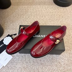 Chane*26ss新款一字扣带玛丽珍鞋 采用漆皮制作,触感柔软细腻,兼具透气性与质感,上脚舒适不磨脚 既能搭配裙装打造 Chane*26ss新款一字扣带玛丽珍鞋 采用漆皮制作,触感柔软细腻,兼具透气性与质感,上脚舒适不磨脚 既能搭配裙装打造