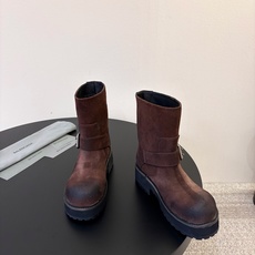 Balenciaga巴黎世家毒液Veno短筒靴 请认准高版本 这款靴子在设计上独具匠心 以绑带与皮带元素作为亮点 不仅 Balenciaga巴黎世家毒液Veno短筒靴 请认准高版本 这款靴子在设计上独具匠心 以绑带与皮带元素作为亮点 不仅