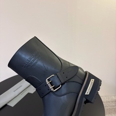 Balenciaga巴黎世家毒液Veno短筒靴 请认准高版本 这款靴子在设计上独具匠心 以绑带与皮带元素作为亮点 不仅 Balenciaga巴黎世家毒液Veno短筒靴 请认准高版本 这款靴子在设计上独具匠心 以绑带与皮带元素作为亮点 不仅