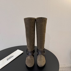 isabel marant 新款秀场长靴 “酷奢游牧风,图腾刺绣与串珠流苏等丰富了款式的呈现,或粗犷、或细腻,或坚硬或柔 isabel marant 新款秀场长靴 “酷奢游牧风,图腾刺绣与串珠流苏等丰富了款式的呈现,或粗犷、或细腻,或坚硬或柔