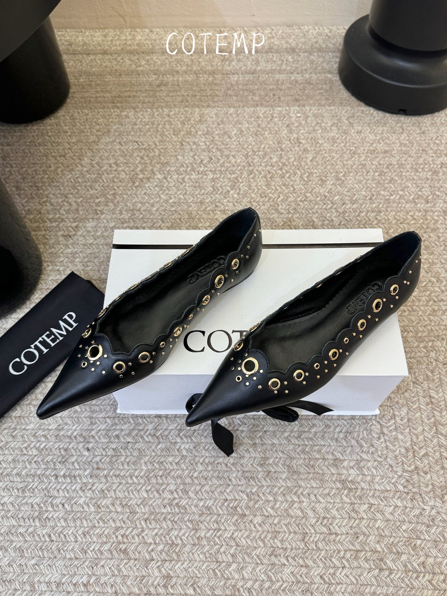 下单请备注,有平底有带跟 COTEMP 🌾 27早春上新,浪漫主义法式单鞋,超级美丽的波浪鞋身搭配金属铆钉,法式优雅又带 下单请备注,有平底有带跟 COTEMP 🌾 27早春上新,浪漫主义法式单鞋,超级美丽的波浪鞋身搭配金属铆钉,法式优雅又带