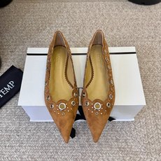 下单请备注,有平底有带跟 COTEMP 🌾 27早春上新,浪漫主义法式单鞋,超级美丽的波浪鞋身搭配金属铆钉,法式优雅又带 下单请备注,有平底有带跟 COTEMP 🌾 27早春上新,浪漫主义法式单鞋,超级美丽的波浪鞋身搭配金属铆钉,法式优雅又带