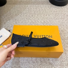 LV Monogram 烫钻网纱玛丽珍平底单鞋 春夏爆款芭蕾玛丽珍上新!通透网纱铺满烫钻老花 细碎钻光低调显贵,完全不会 LV Monogram 烫钻网纱玛丽珍平底单鞋 春夏爆款芭蕾玛丽珍上新!通透网纱铺满烫钻老花 细碎钻光低调显贵,完全不会